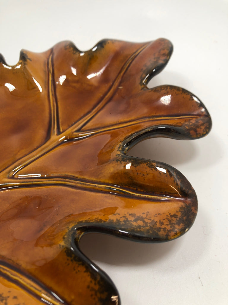 OAK LEAF SHAPED GLAZED PLATE.