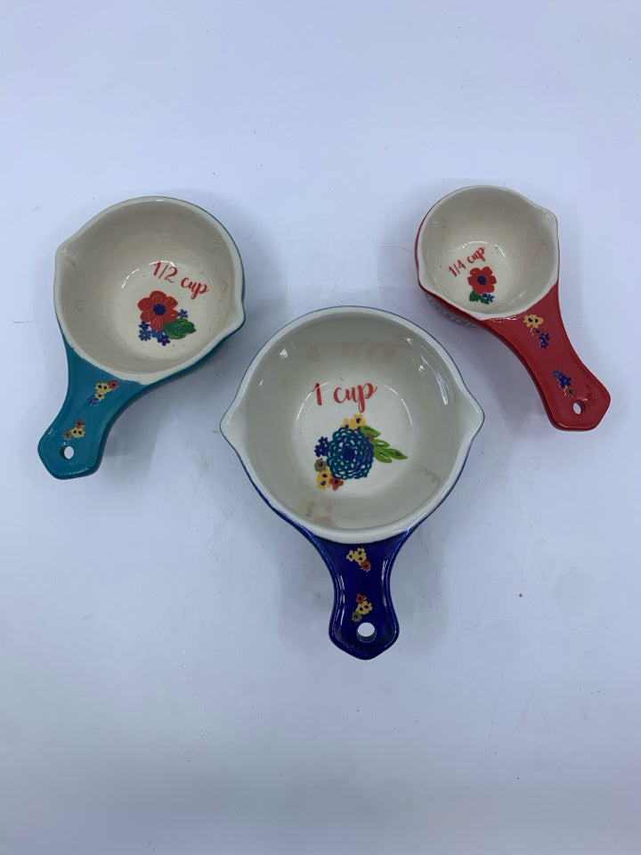 3PC CERAMIC PIONEER WOMAN MEASURING CUPS.