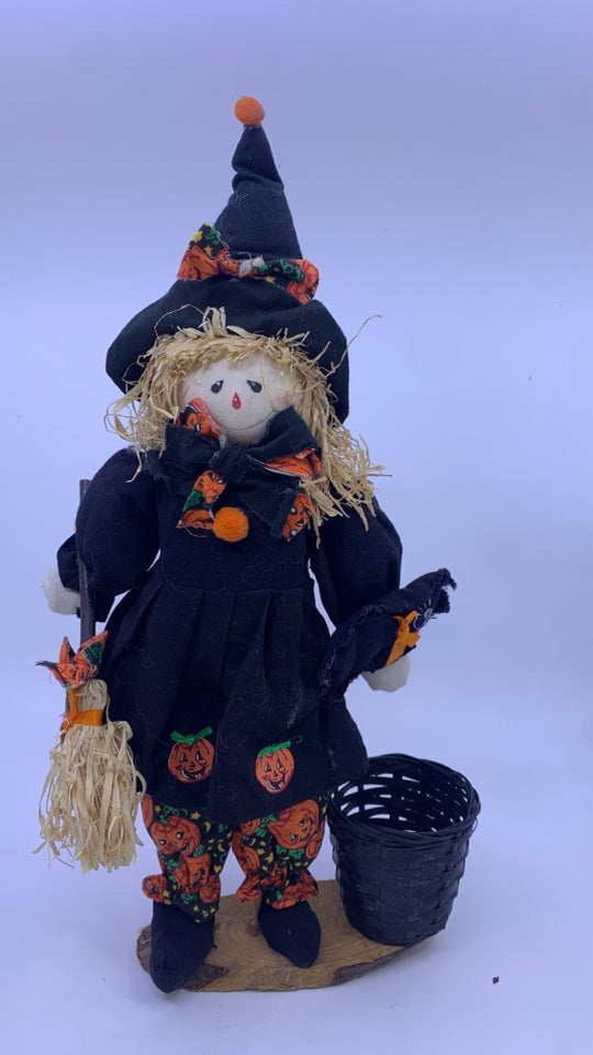 SCARECROW DRESSED UP AS A WITCH BLACK.