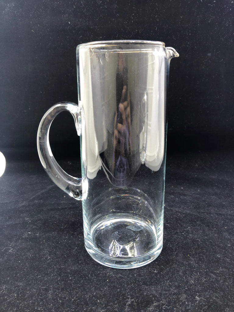 CYLINDER PITCHER W ICE LIP.