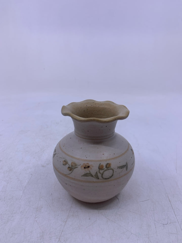 CREAM BUD VASE W/ FLOWERS RUFFLED EDGE.