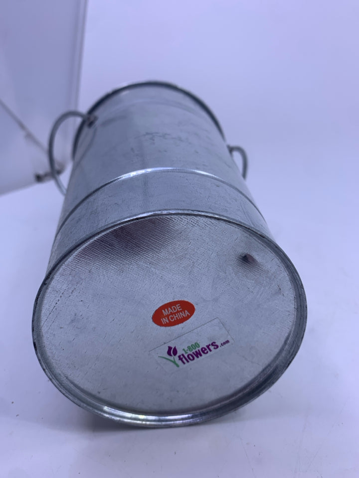 GALVANIZED METAL BUCKET W HANDLES.