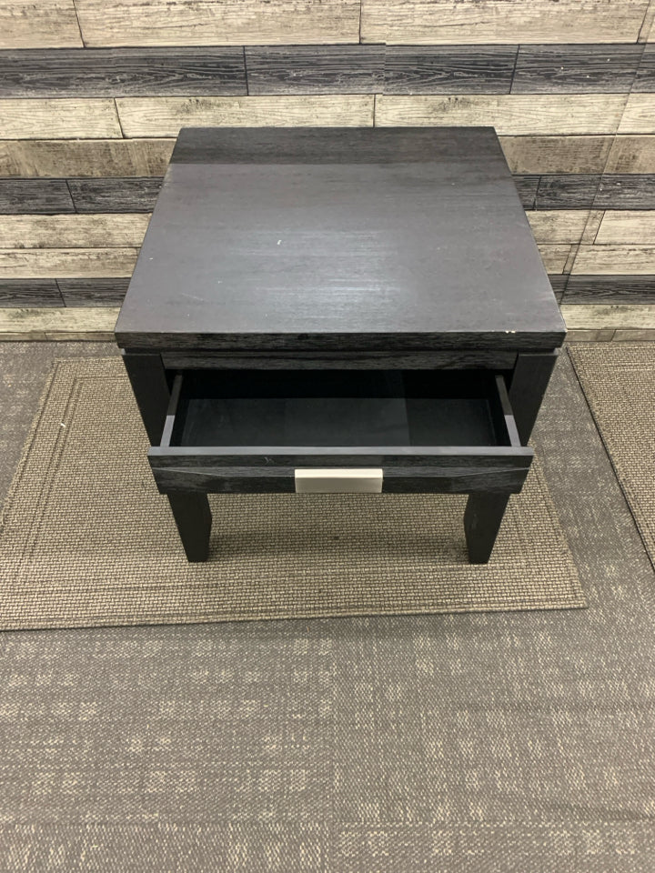 BLACK 1 DRAWER END TABLE.