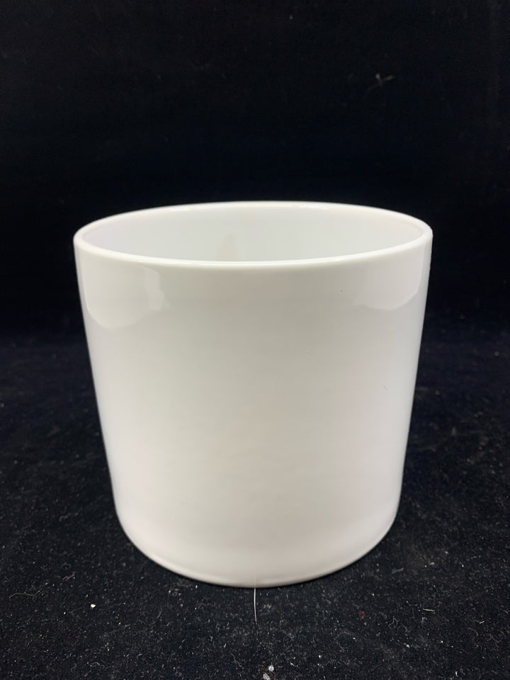 PLAIN WHITE CERAMIC PLANTER.