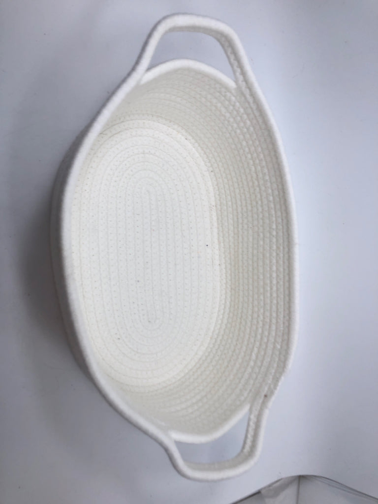 FABRIC WHITE WOVEN BIN W/WOVEN HANDLES.