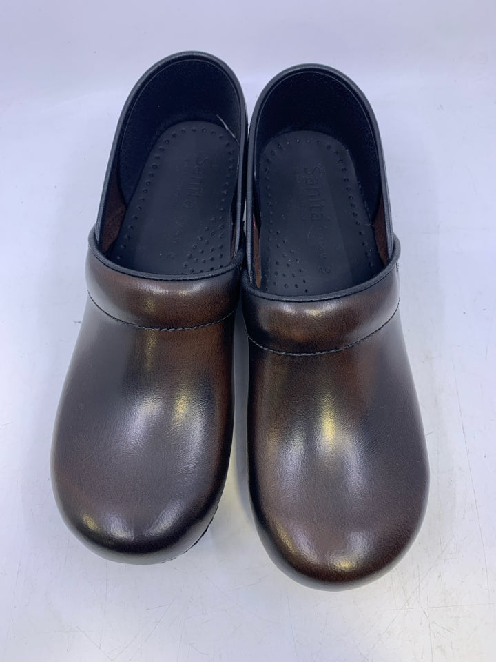 Sanita L Shoe Size 9.5 Clogs