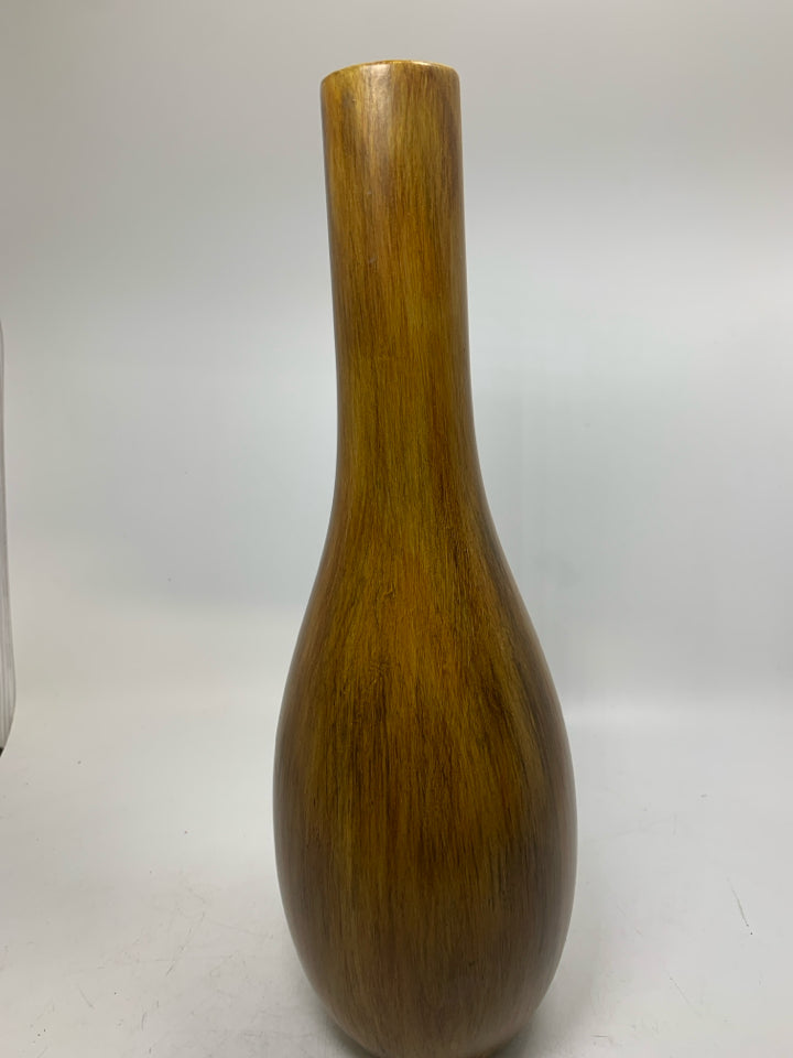 TALL CERAMIC WOOD GRAIN PATTERN VASE.