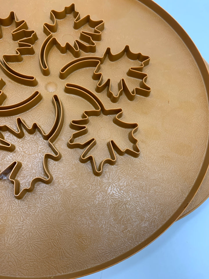 NORDIC WARE LEAVES & APPLE PIE TOP CUTTER.