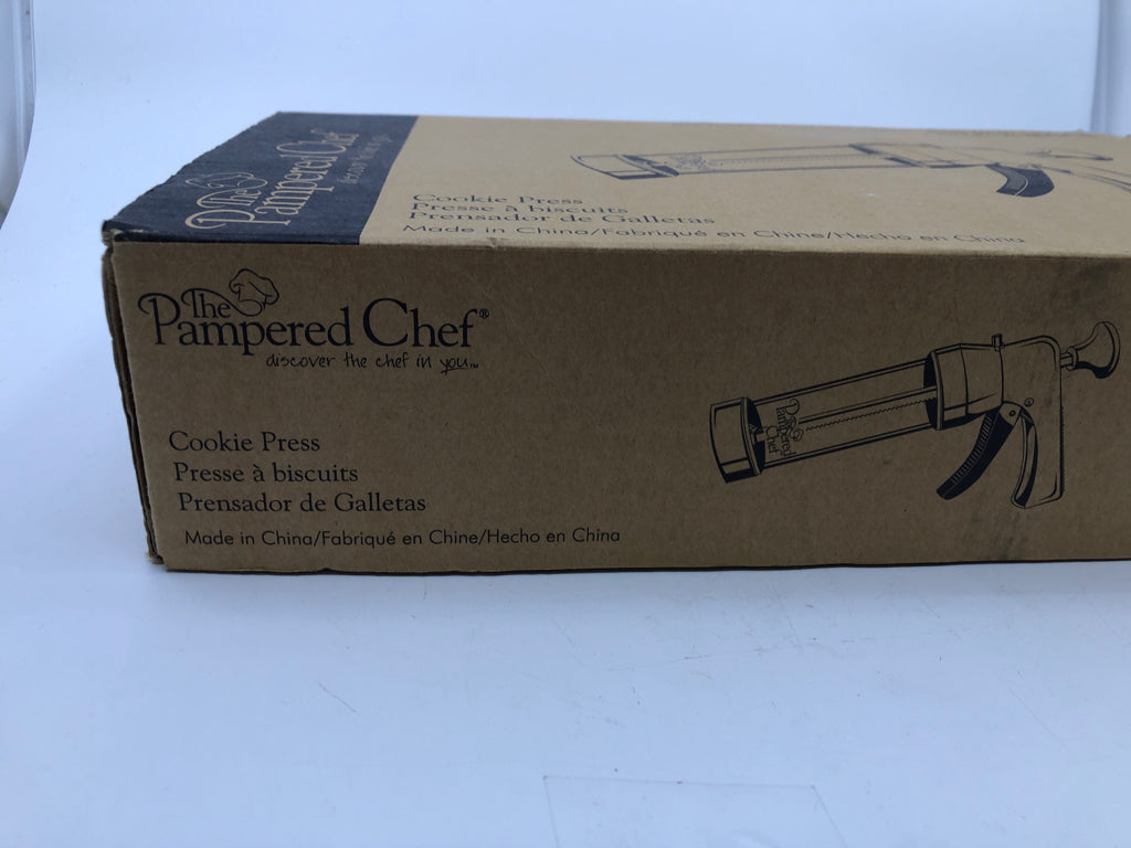NIB PAMPERED CHEF COOKIE PRESS.