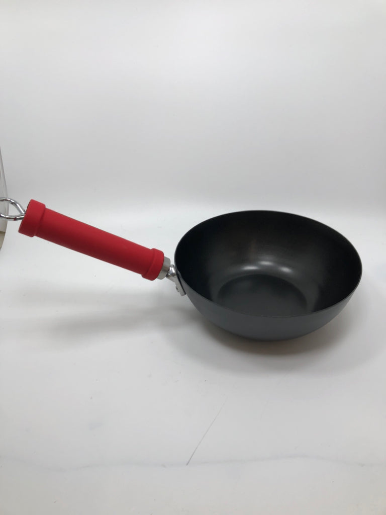 CARBON STEEL WOK W/RED RUBBER HANDLE.