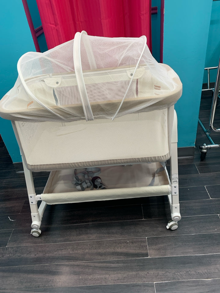 Suihuooo 4-in-1 Bassinet w/ storgae, net, and changing table