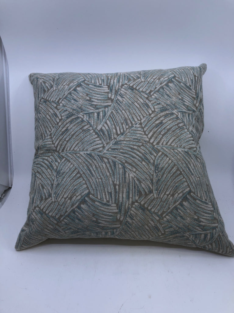 BLUE LINES PILLOW W/ SOLID WHITE BACK.
