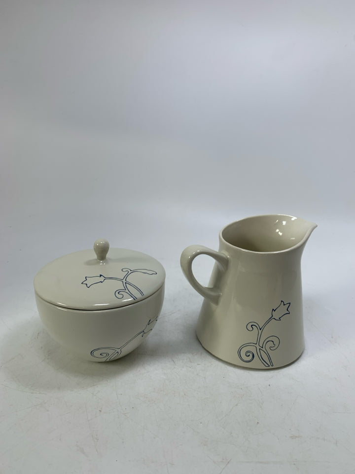 CERAMIC SUG/CREAMER W/ BLUE FLOWER OUTLINE.
