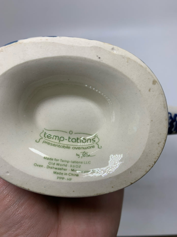 OLD WORLD FOOTED GRAVY BOAT.
