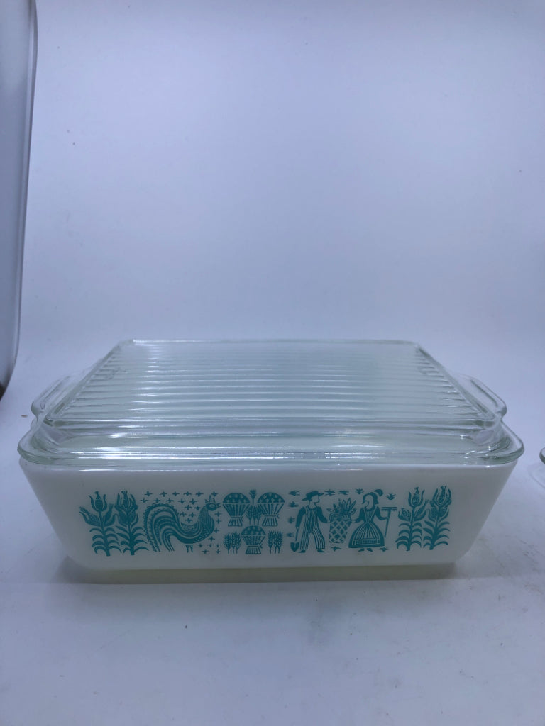 VTG PYREX AMISH BUTTERPRINT FRIDGE DISH W LID.