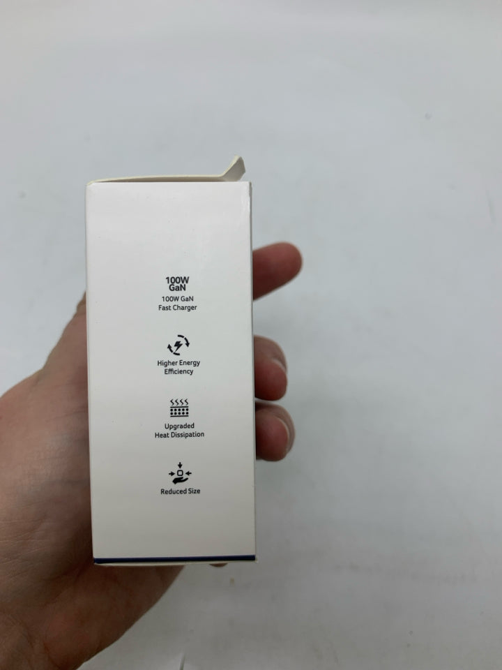 NIB WELINK 3 PORT FAST ADAPTOR TRAVEL CHARGER.