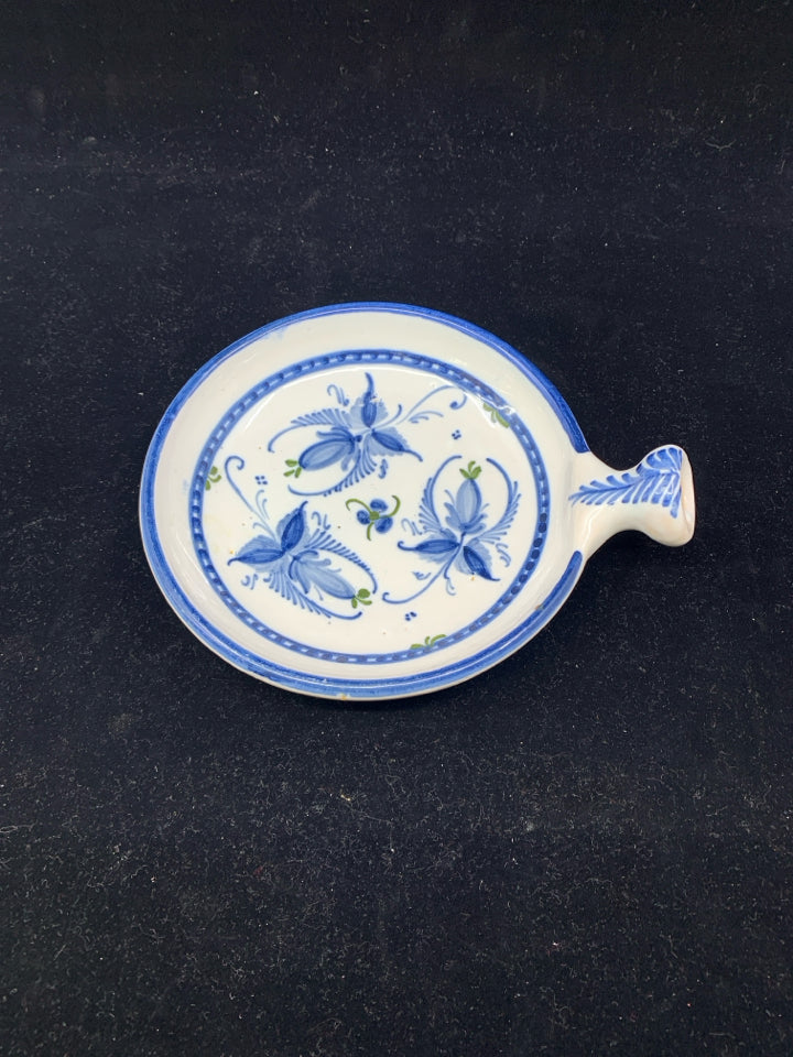 SMALL BLUE AND WHITE BOWL W HANDLE.