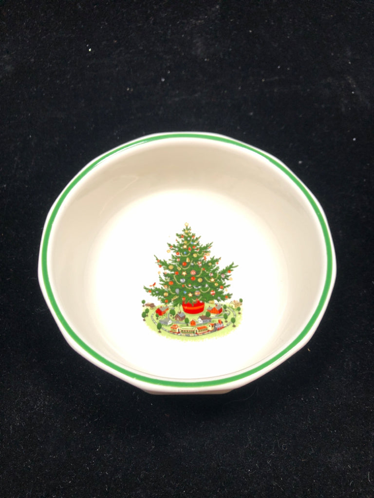 18PC CHRISTMAS PFALTZGRAFF DISH SET SRVC FOR 4.