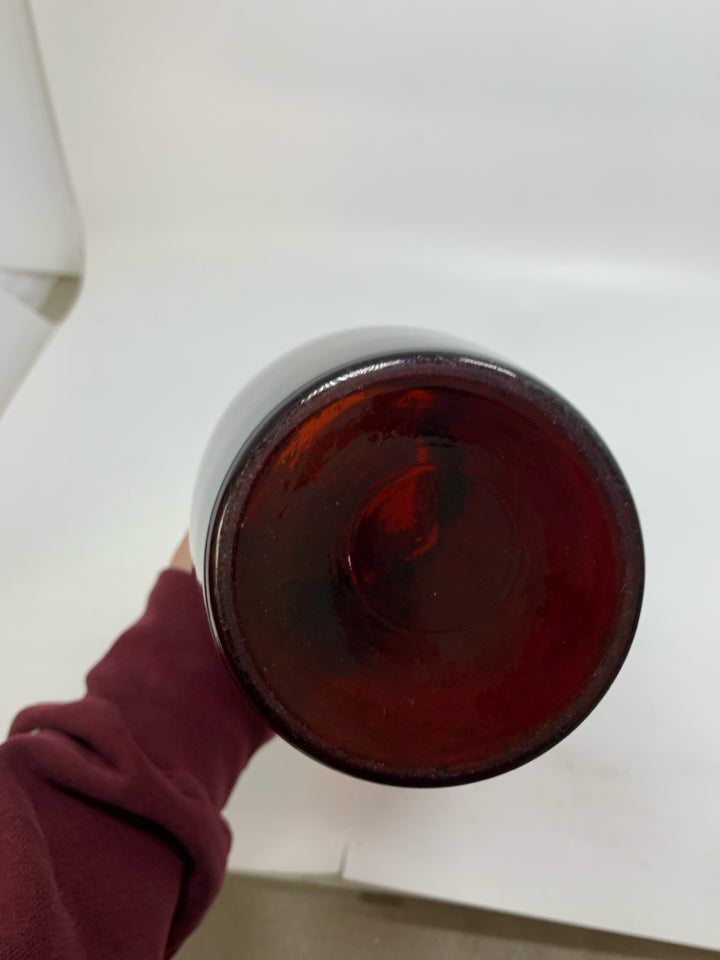 RUBY RED VASE W/ SHORT NECK & SCALLOP EDGE.