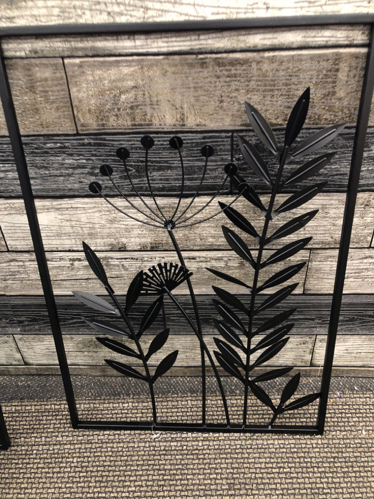 BLACK METAL DANDELION AND LEAVES WALL HANGING.