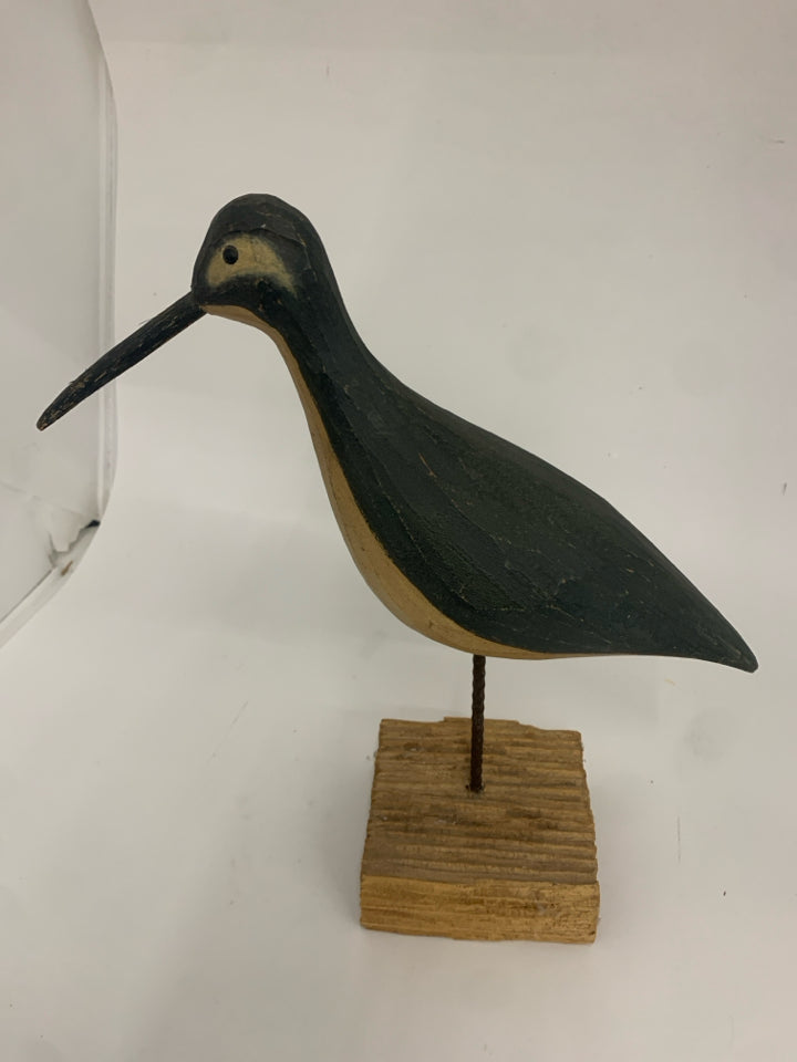 WOOD SAND PIPER ON WOOD STAND.