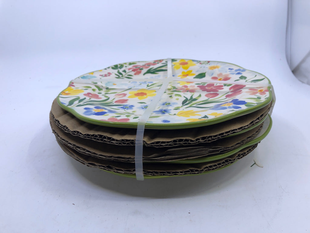 4 GREEN RIMMED FLORAL PLATES.
