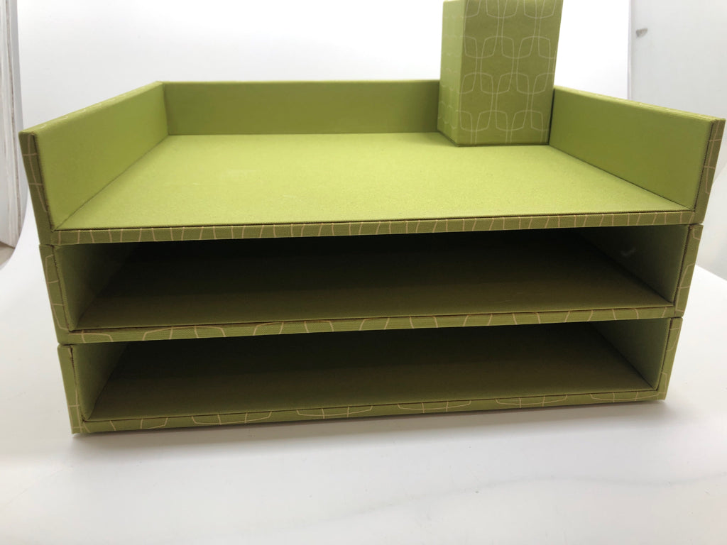 3 TIER 4PC GREEN GEOMETRIC PAPER ORGANIZER W/PENCIL CUP.