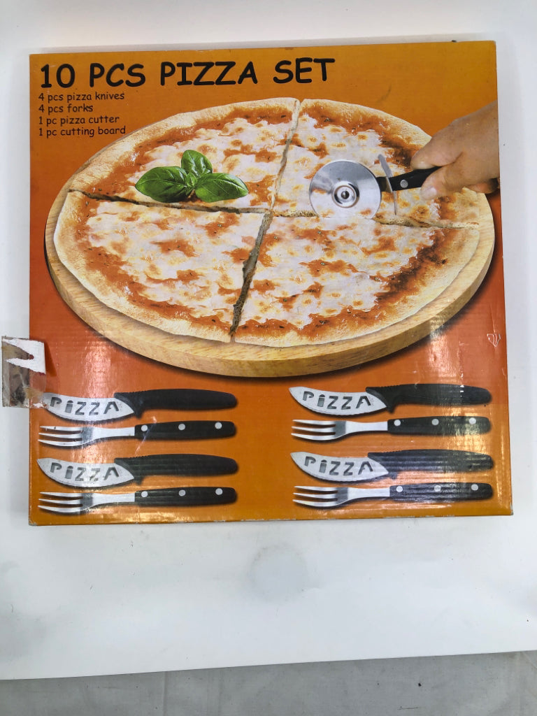 NIB 10 PC PIZZA SET.