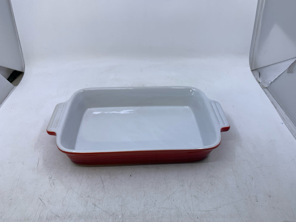 RED OMBRE SHALLOW CASSEROLE DISH.