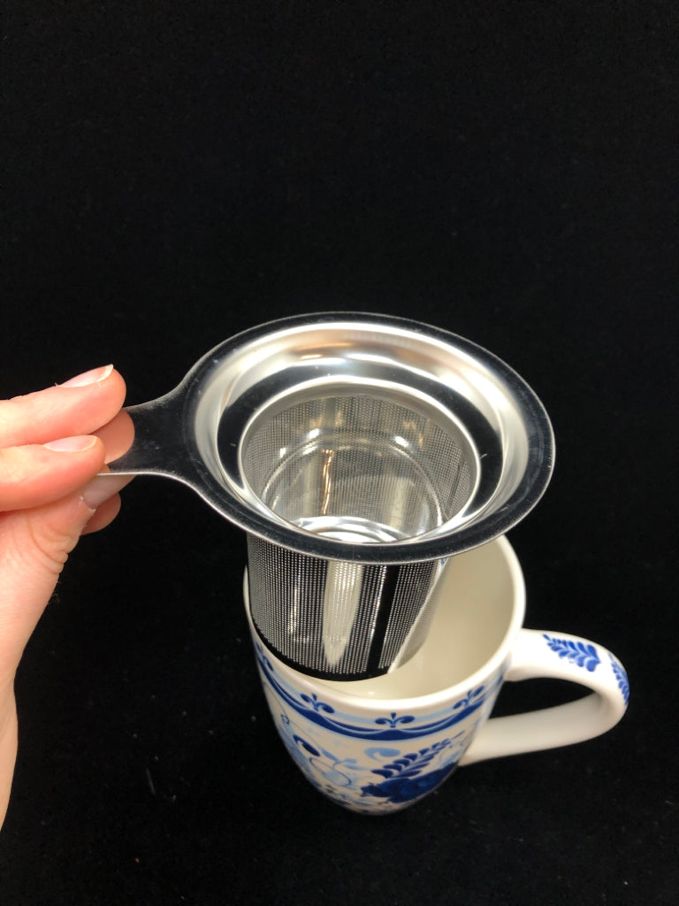 STEEPER MUG W/LID BLUE FLORAL ACCENTS.