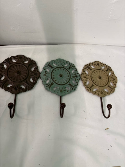 COLORFUL METAL WALL HOOKS.