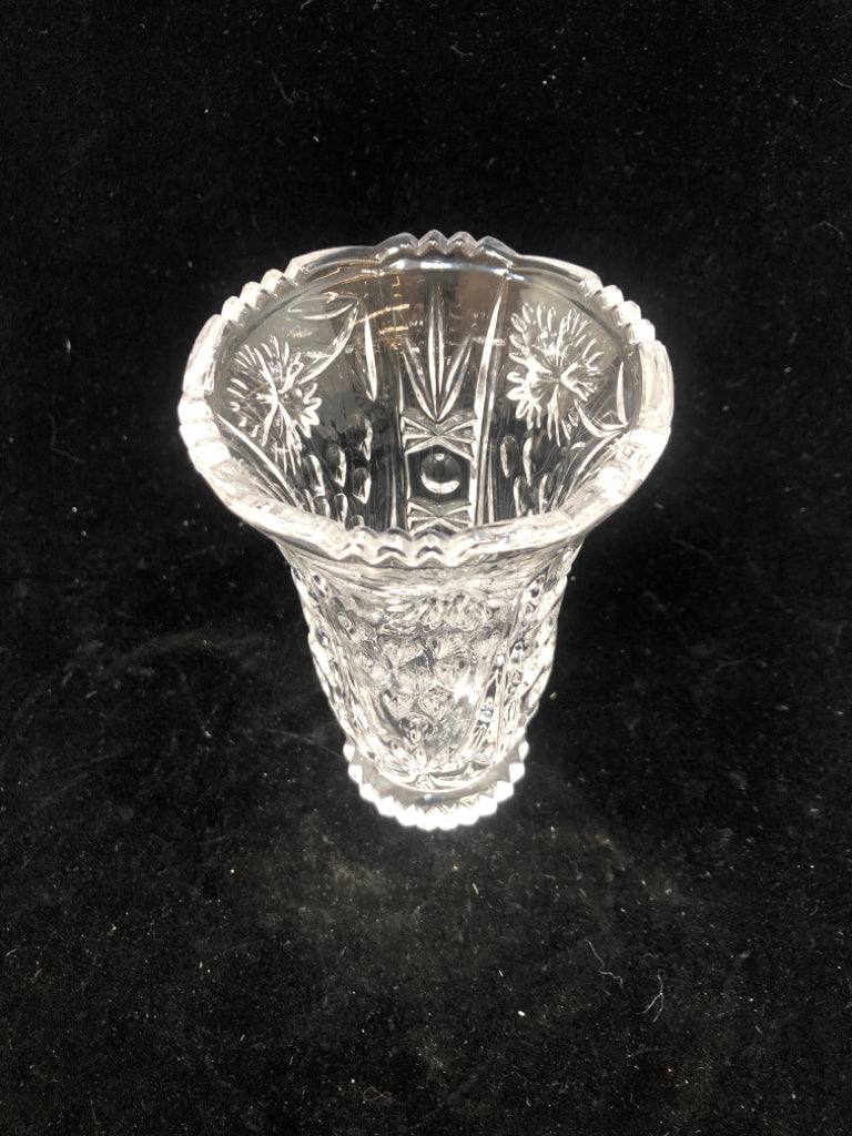 CUT GLASS VASE W/SAWTOOTH EDGE.