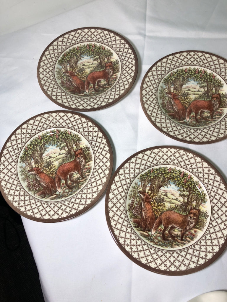8PC FOX PATTERN DINNER SET- 4 LUNCH PLATES, 4 DINNER PLATES.