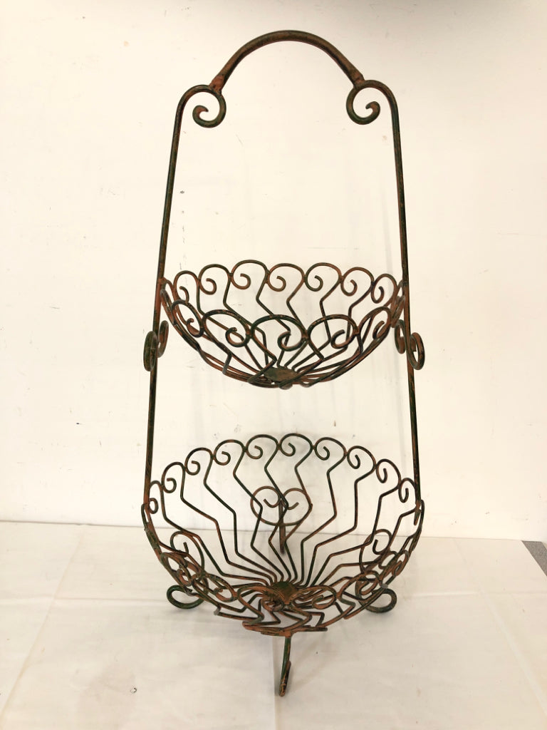 METAL GREEN RUSTIC FRUIT BASKET.