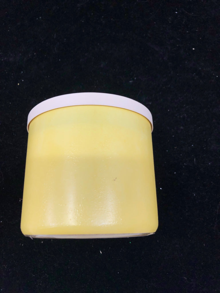 SUNWASHED CITRUS CANDLE.