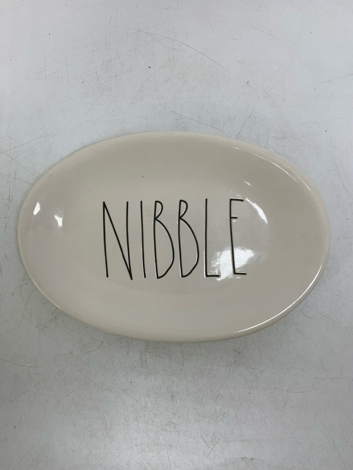 SMALL OVAL NIBBLE PLATE.