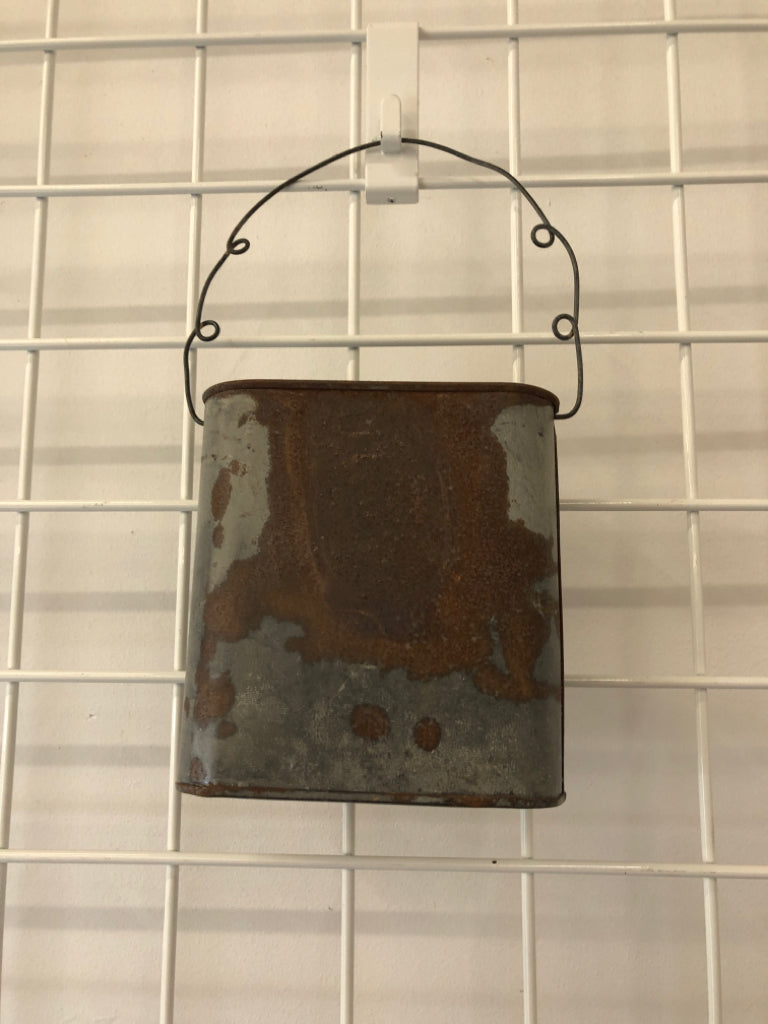 RUSTIC METAL BASKET WALL POCKET.