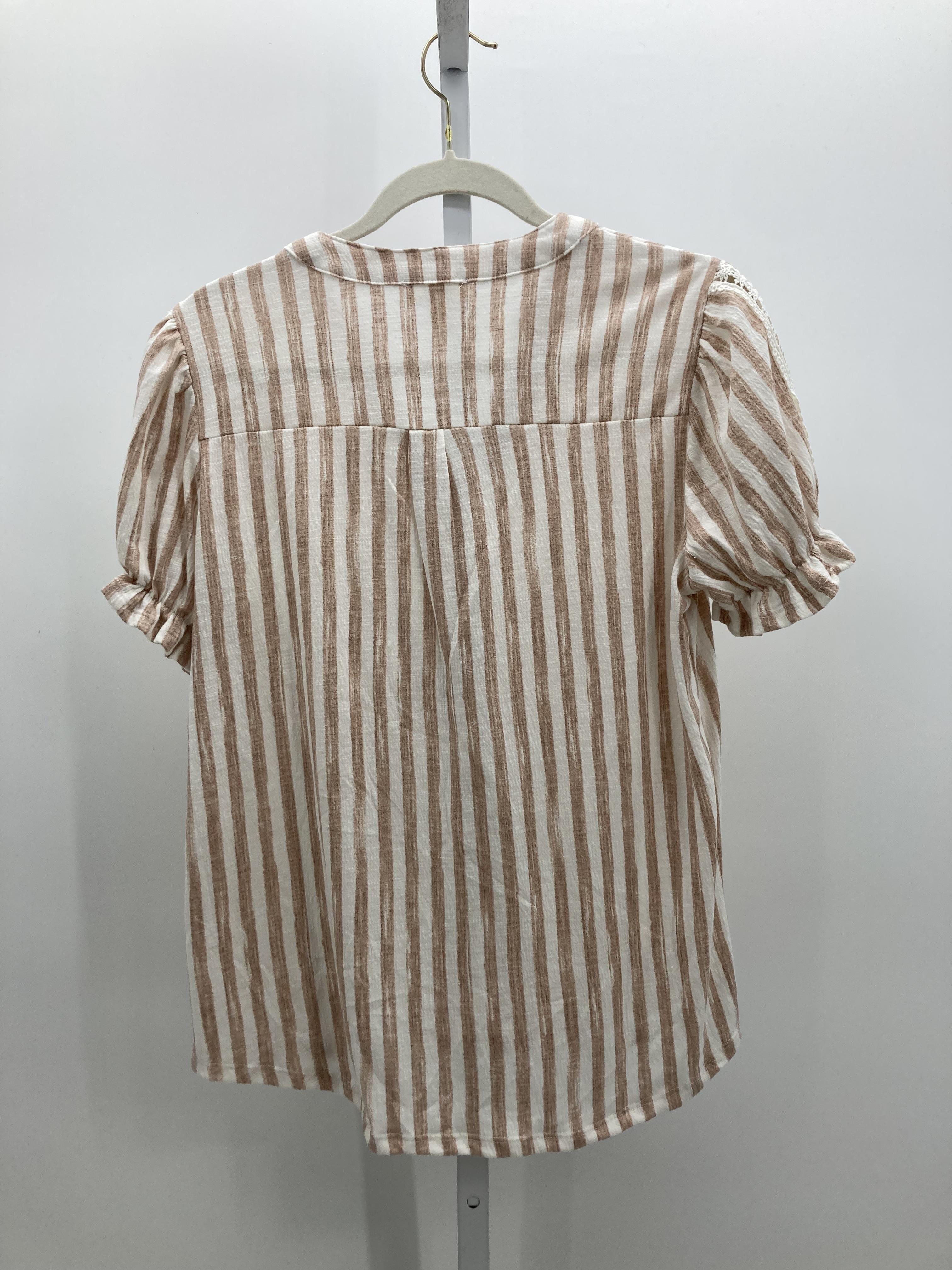 Size Medium Misses Short Sleeve Shirt