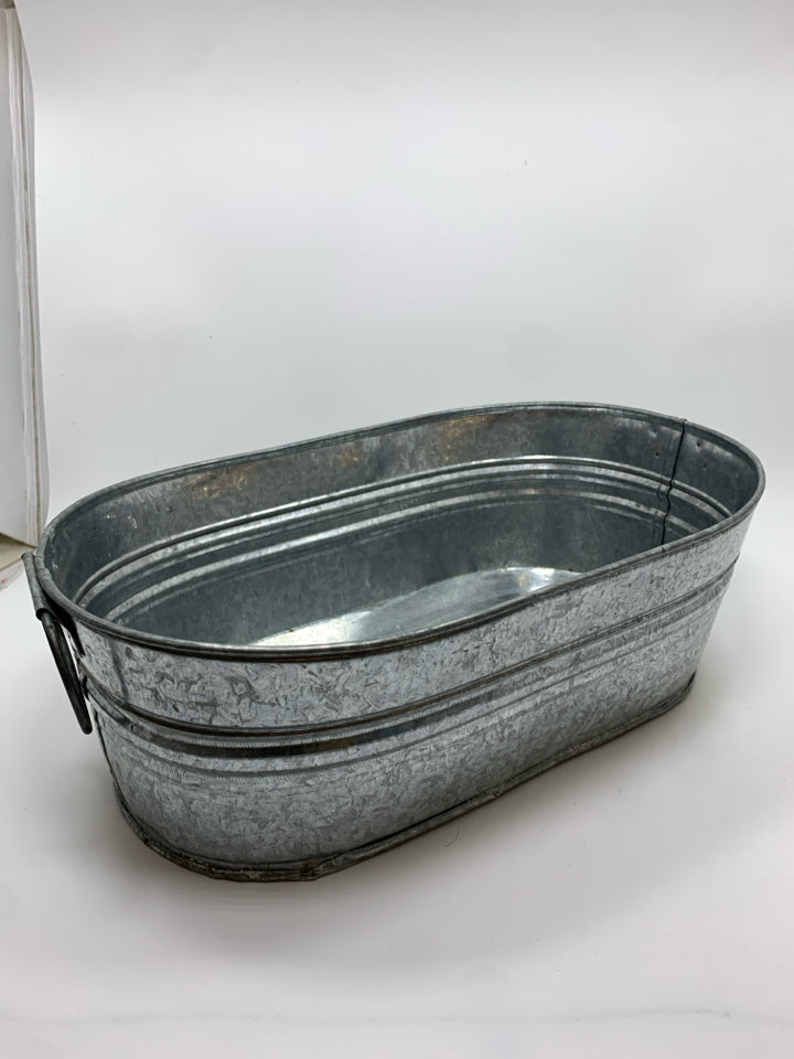 OVAL GALVANIZED BUCKET.