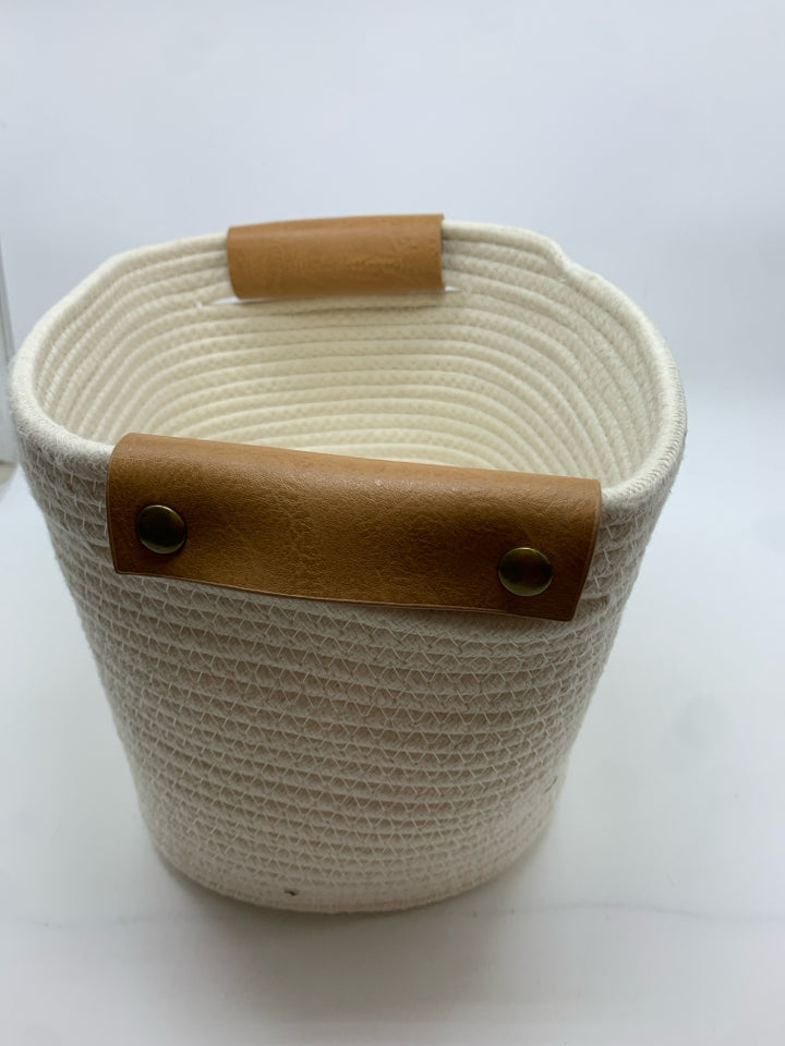 WHITE CLOTH BASKET W/LEATHER HANDLES.