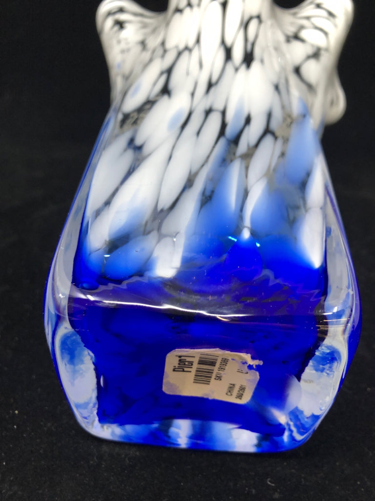 BLUE & WHITE BLOWN GLASS SPECKLED VASE W/CURVED TOP.
