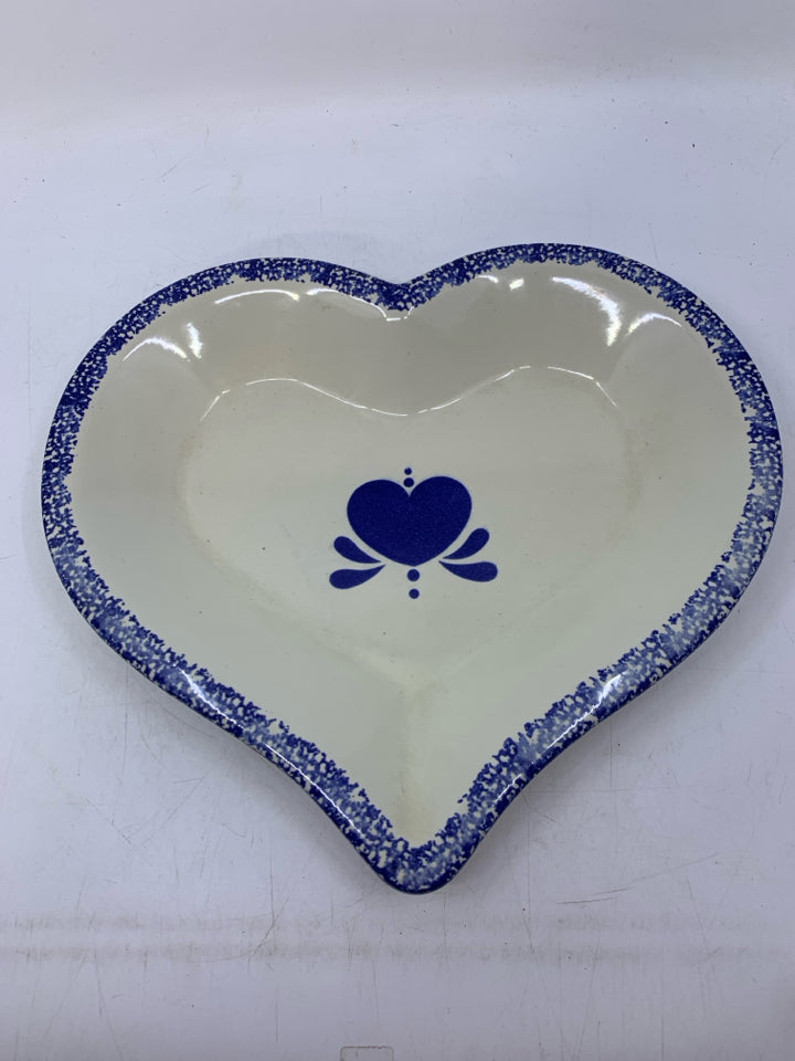 HEART SHAPED PIE PLATE STONEWARE W/ BLUE SPONGE EDGE.