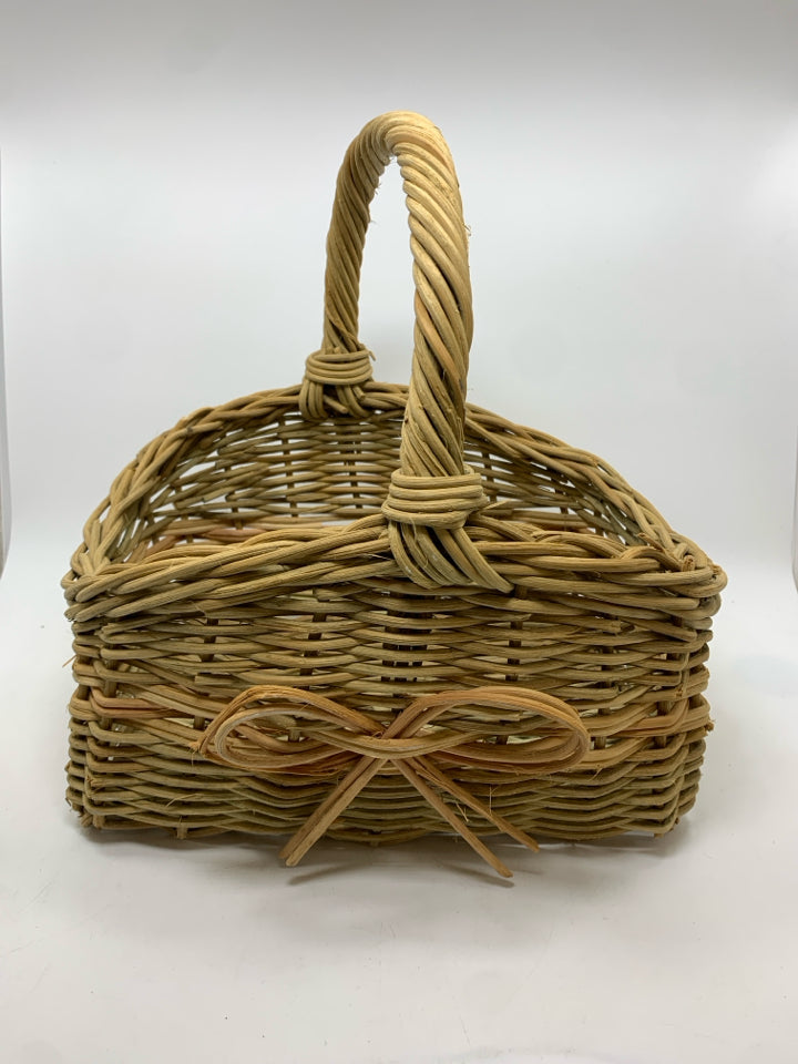 RUSTIC BASKET W/WICKER BOW.