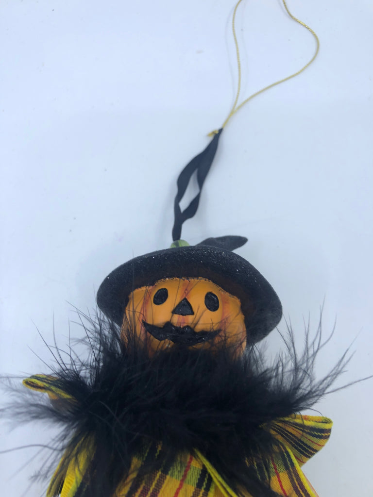 HANGING PUMPKIN WITCH.