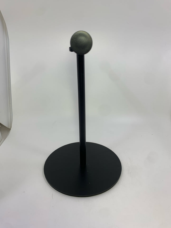 BLACK METAL ADJUSTABLE JEWELRY STAND.