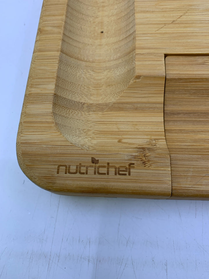 SQUARE WOOD CHEESE W/ 4 KNIFES.