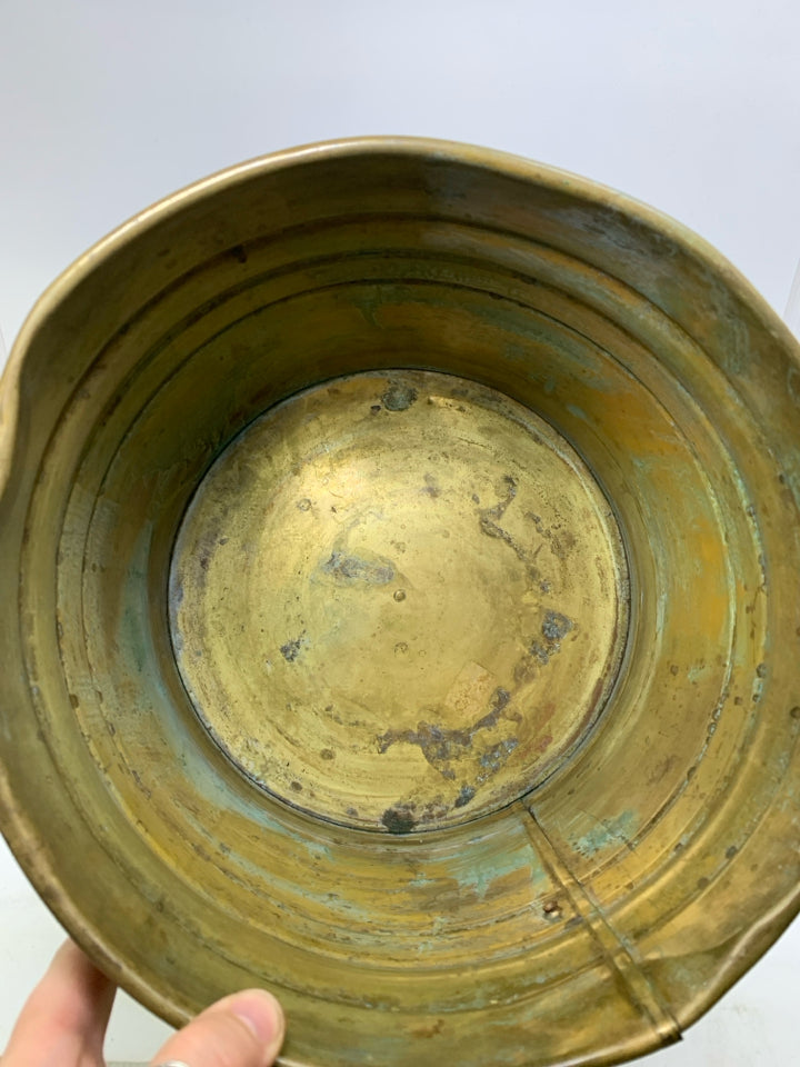 VTG TARNISHED METAL RUSTIC BUCKET.