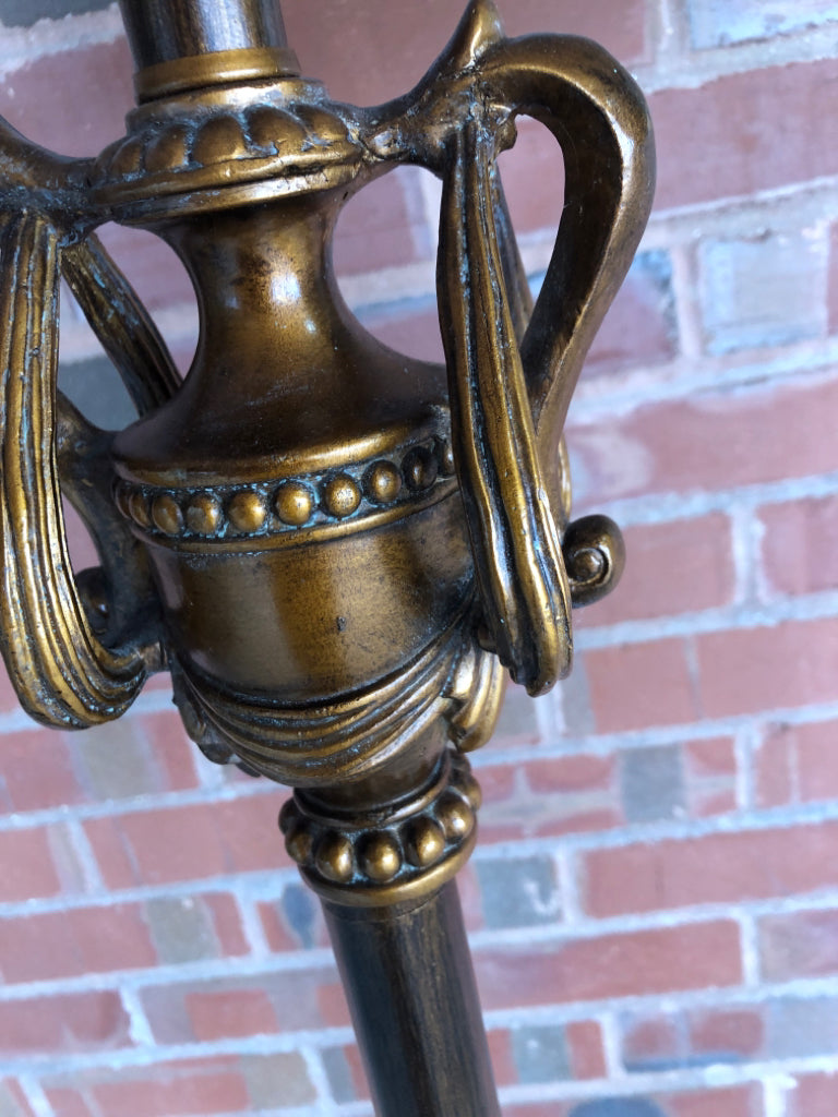 VTG-STYLE BRASS FLOOR LAMP W/CREAM SHADE.