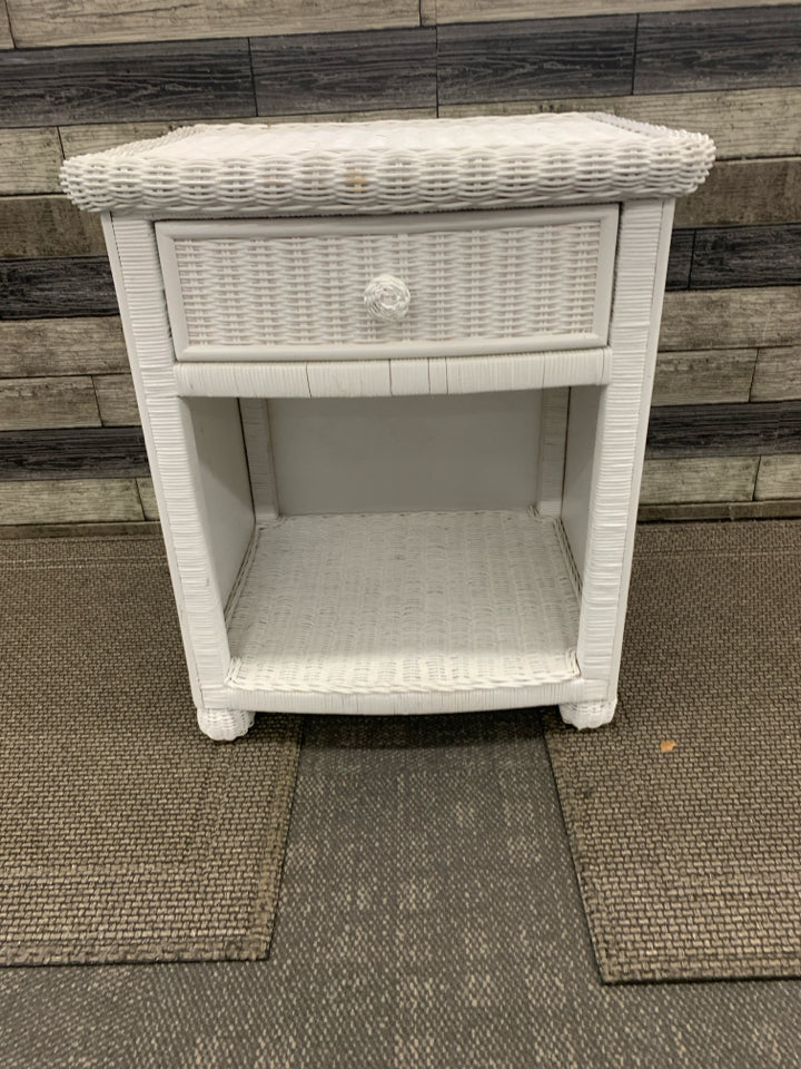 2 TIER WHITE WICKER NIGHT STAND W/ 1 DRAWER.