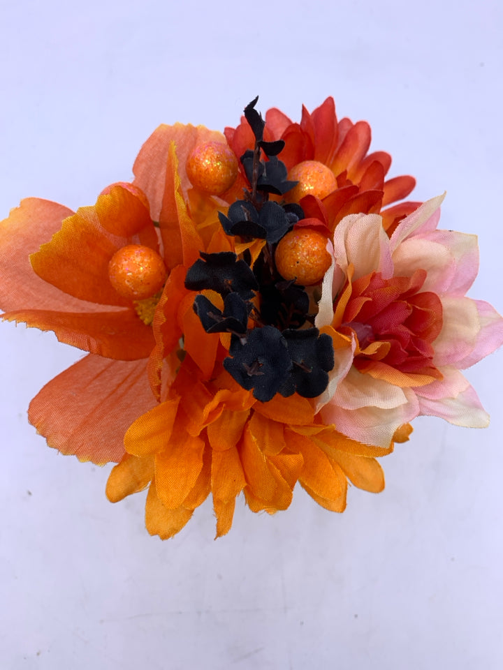 SMALL ORANGE FLORAL ARRANGEMENT.